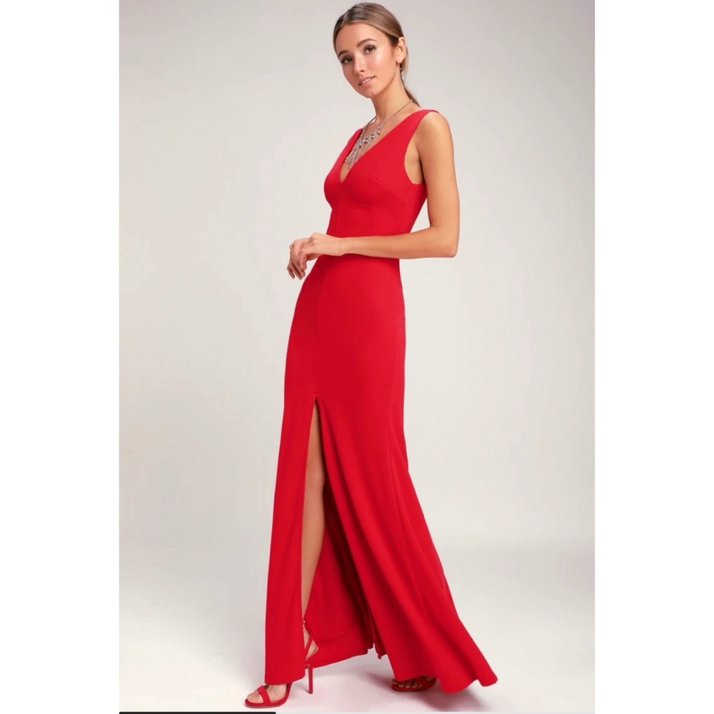 Lulu's Red V-Neck Sleeveless Bridesmaid Wedding Gown